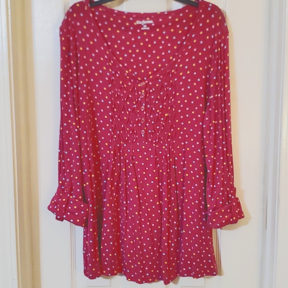 Pink‎ polka-dot shirt
